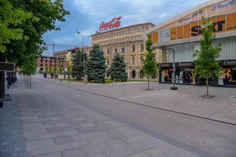 Hotel Room City Square With Great View No Parking Skopje Exterior photo
